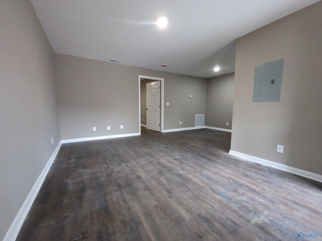 Building Photo - 3913 Talwell Dr SW