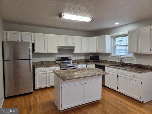 Foto del edificio - 9326 Steeple Ct