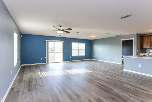 Foto del edificio - 12394 Glimmer Wy