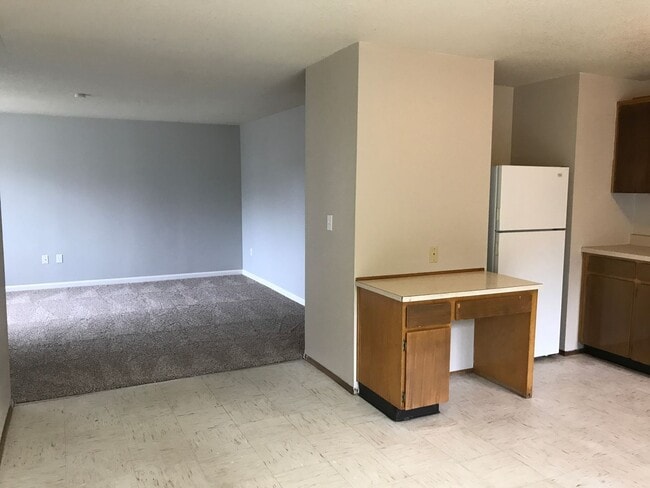 Foto del edificio - Spacious 3 bdrm/1.5 bath, Garage, Fenced B...