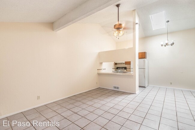 Building Photo - 667 White Cliffs Dr