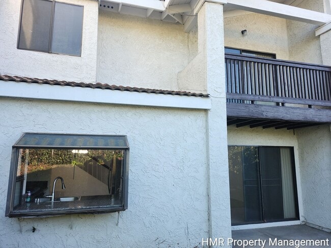 Building Photo - Spacious & Convenient 3-Bedroom Townhouse