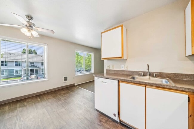 Foto del edificio - Bristol Court Apartments