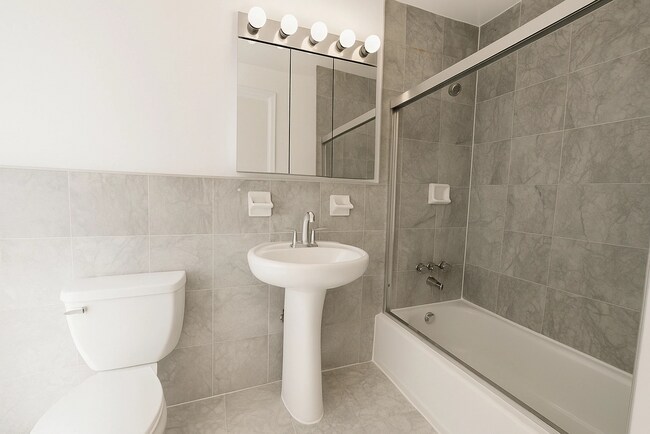 Foto del edificio - 156 E 83rd St