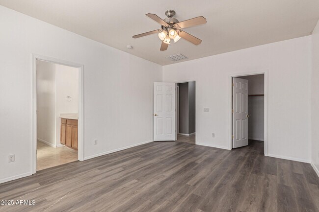 Foto del edificio - 4511 W T Ryan Ln
