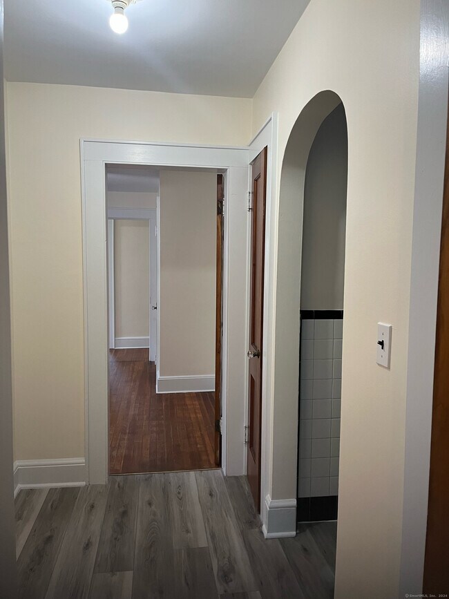 Foto del edificio - 323 Ellsworth St