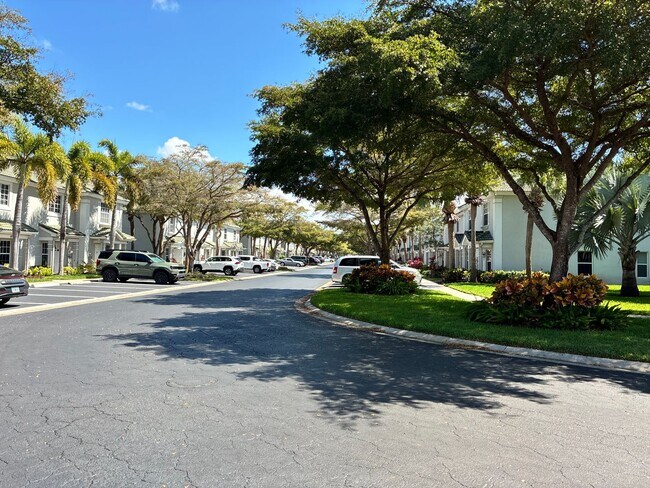 Foto del edificio - Peaceful Paradise in Fort Myers – Move-In Ready