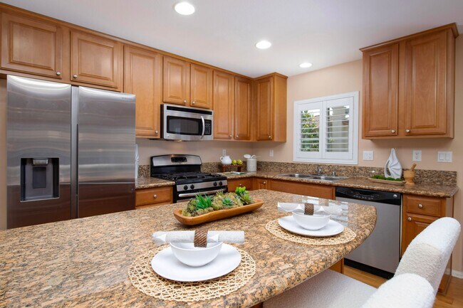 Foto del edificio - Homes Management - 2 Bed, 2 Bath Townhouse...