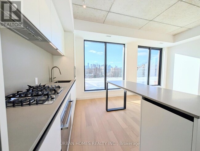 Photo du bâtiment - 1720 Bayview Ave