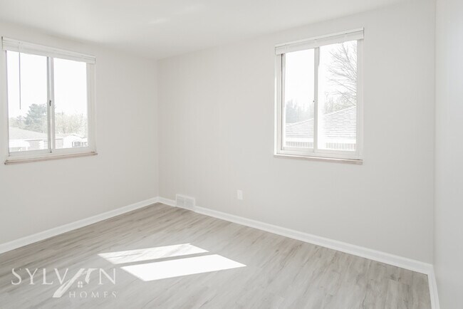 Enjoy the coziness of this darling home photo'