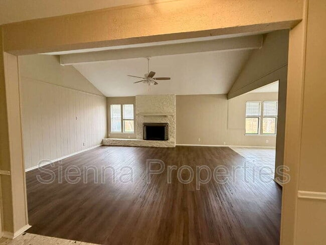 Building Photo - 9510 Newberry Dr