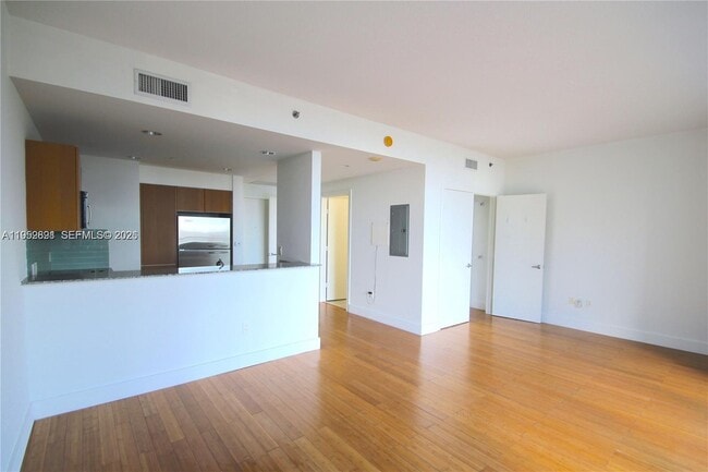 Building Photo - 1050 Brickell Ave