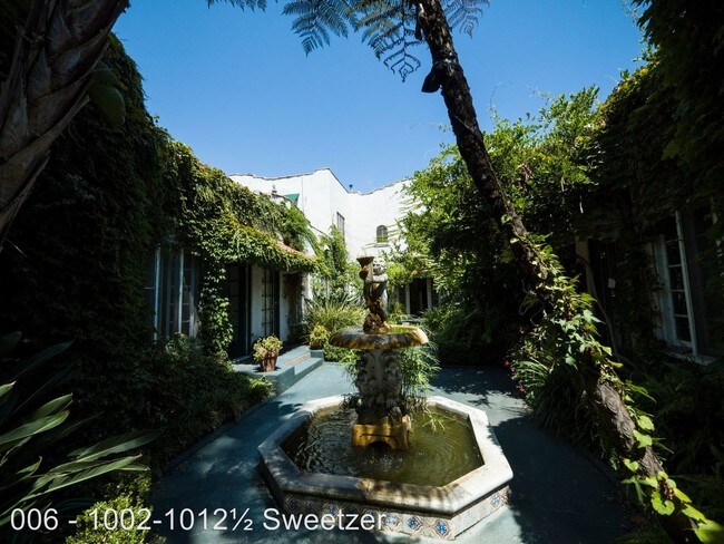 Foto del edificio - 1002-1012 N Sweetzer Ave