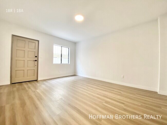Foto del edificio - 1242 Bronson Ave