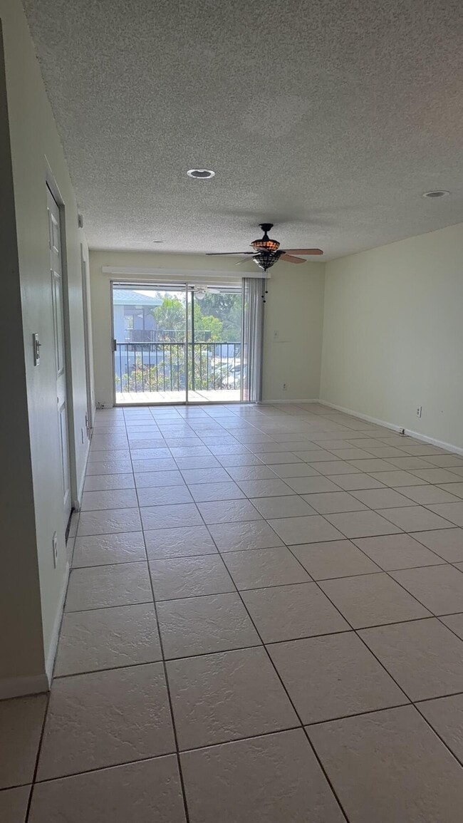 Building Photo - 905 Southridge Rd