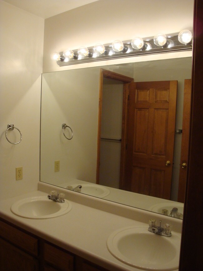 107 Kingston St, Latrobe, PA 15650 Townhouse for Rent in Latrobe, PA