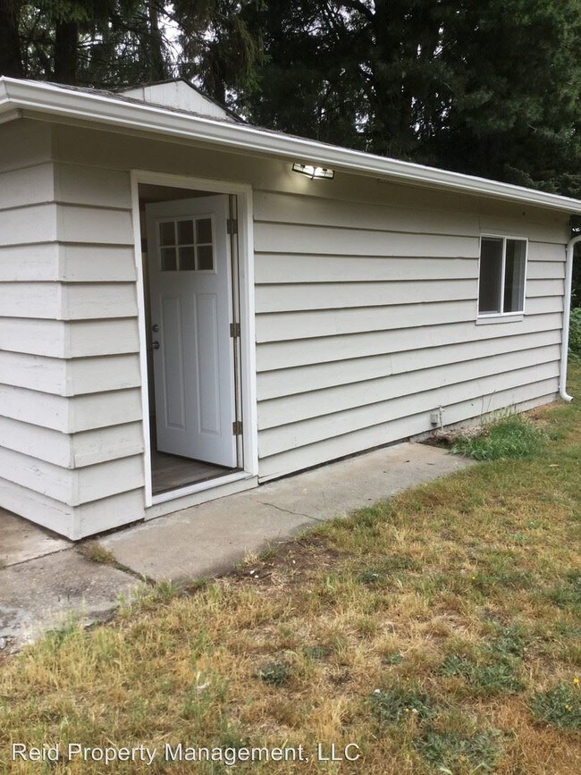 Building Photo - Studio, 1 bath House - 1334 Ivy Rd unit B