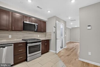 Building Photo - 1431 Poplar St