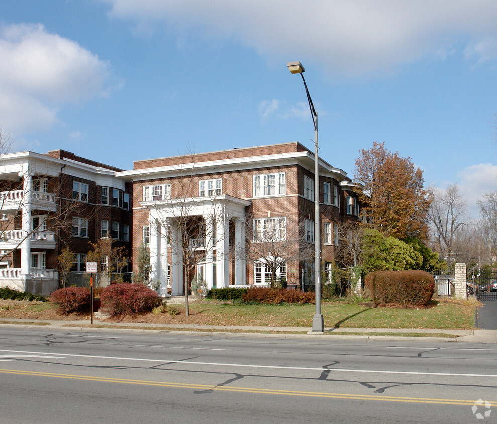 Building Photo - 1560 E Broad St