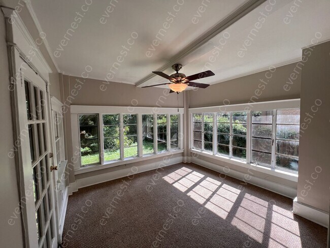 Building Photo - Beautiful 2 Bed & 1 Bath Home! - Pet friendly