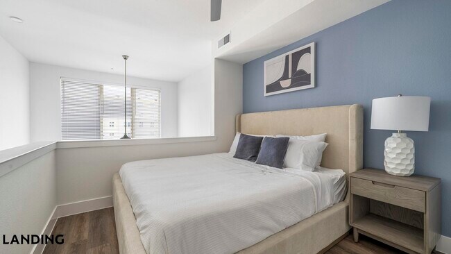 Foto del edificio - 6525 Ed Bluestein Blvd