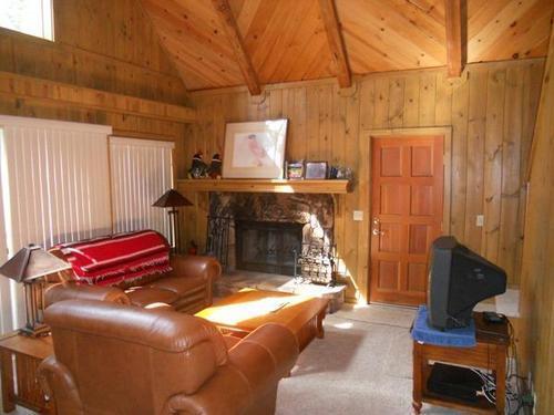 Foto del edificio - DON'T MISS this Meticulously Maintained in...