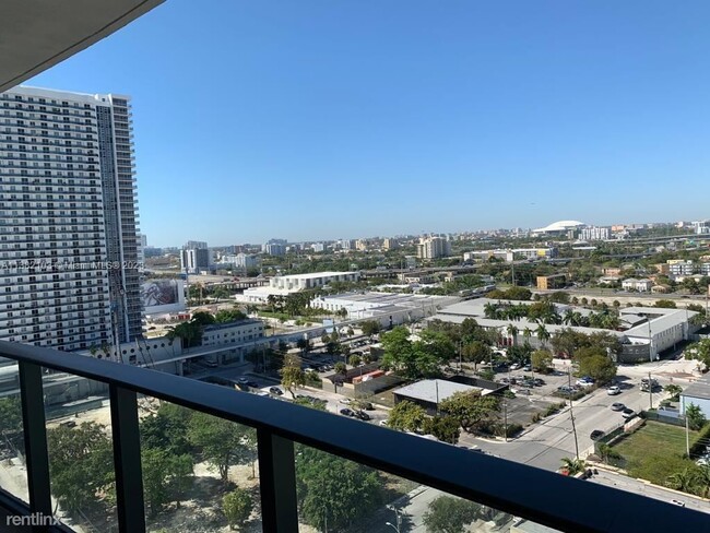 Foto del edificio - 1 br, 1.5 bath Condo - 1600 NE 1st Ave Ama...