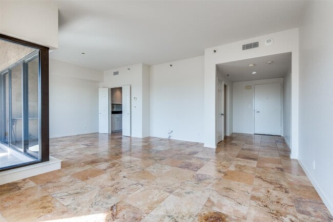 Building Photo - 3030 McKinney Ave