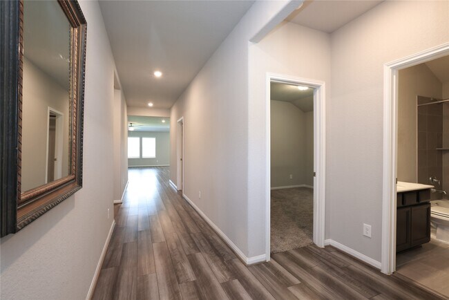 Foto del edificio - 2127 Cherryvale Dr