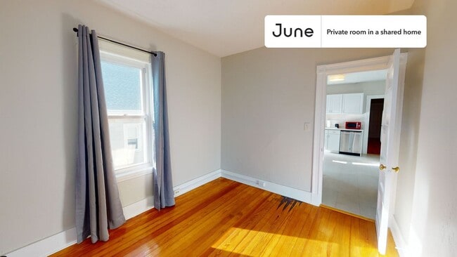 Building Photo - Room in Shared 3 bed/1 bath home