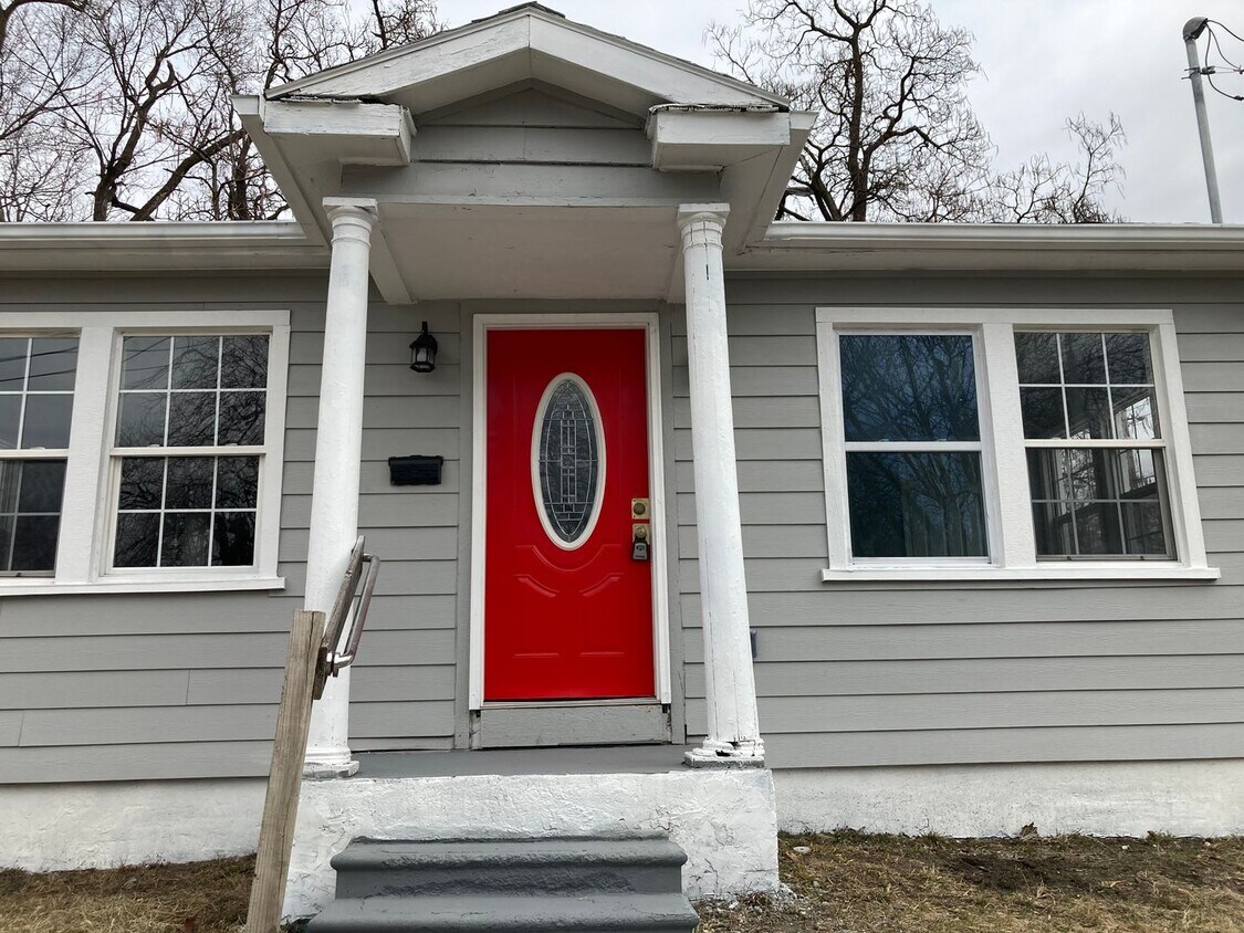 Primary Photo - 2 Bedroom 1 Bathroom Home