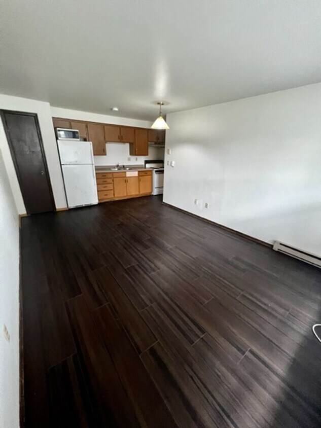 Primary Photo - 420 S Maple Ave - Apartments