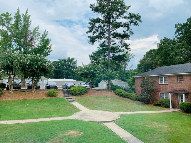 View (front courtyard) - 1902 Courtney Dr