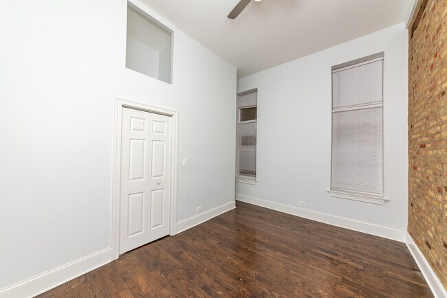 Building Photo - 625 E Groveland Park