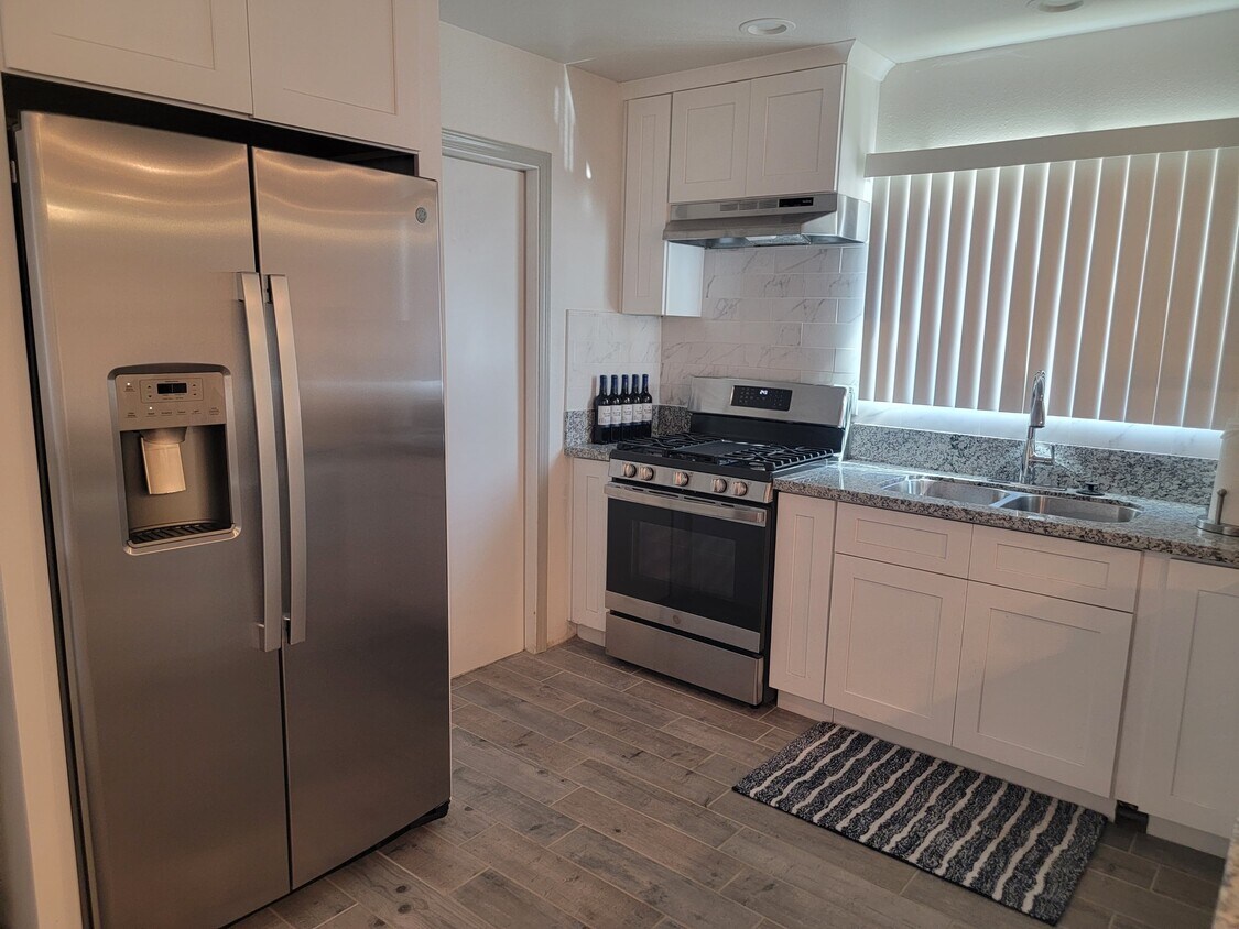 Photo - 14321 Calneva Ln (Huntington Beach, CA)