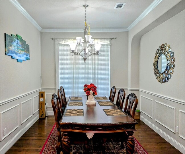 Building Photo - 2472 Twin Oaks Dr