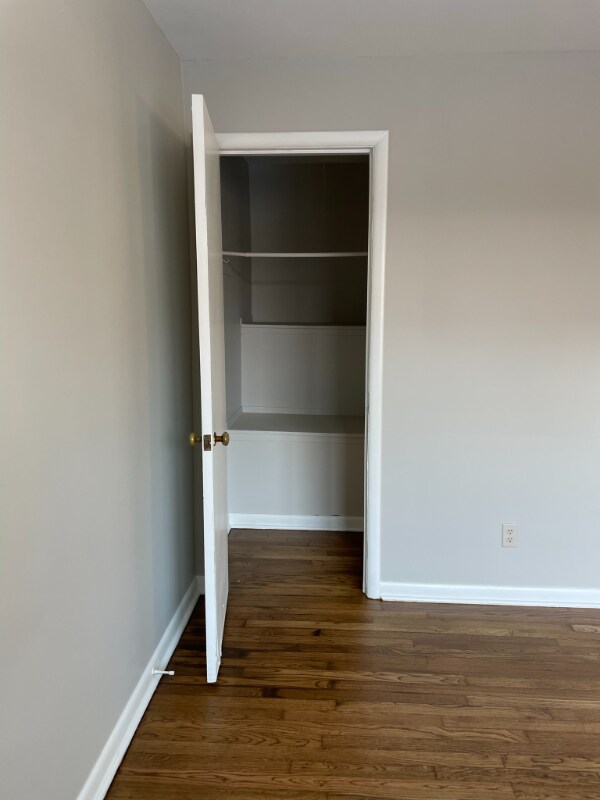 Foto del edificio - 4919 Fuller Dr