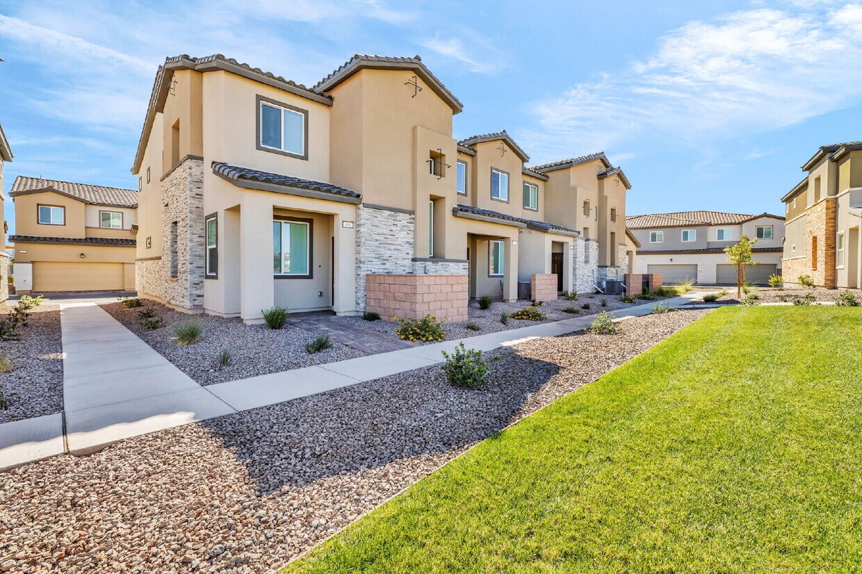 Foto principal - BRAND NEW - NEVER LIVED IN 3 BR/2.5 BA Townhouse across the street from Henderson Hospital and Me...