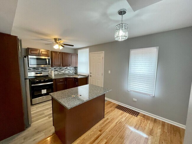 Building Photo - Available Now. Newly Rehabbed 3 bed 1.5 ba...