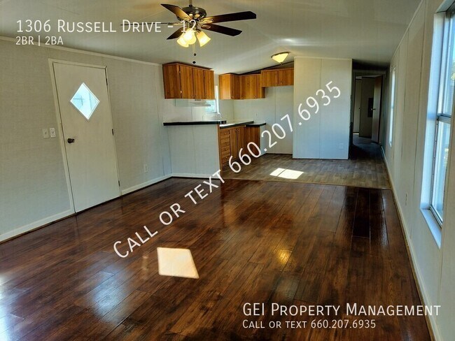 Foto del edificio - 1306 Russell Dr