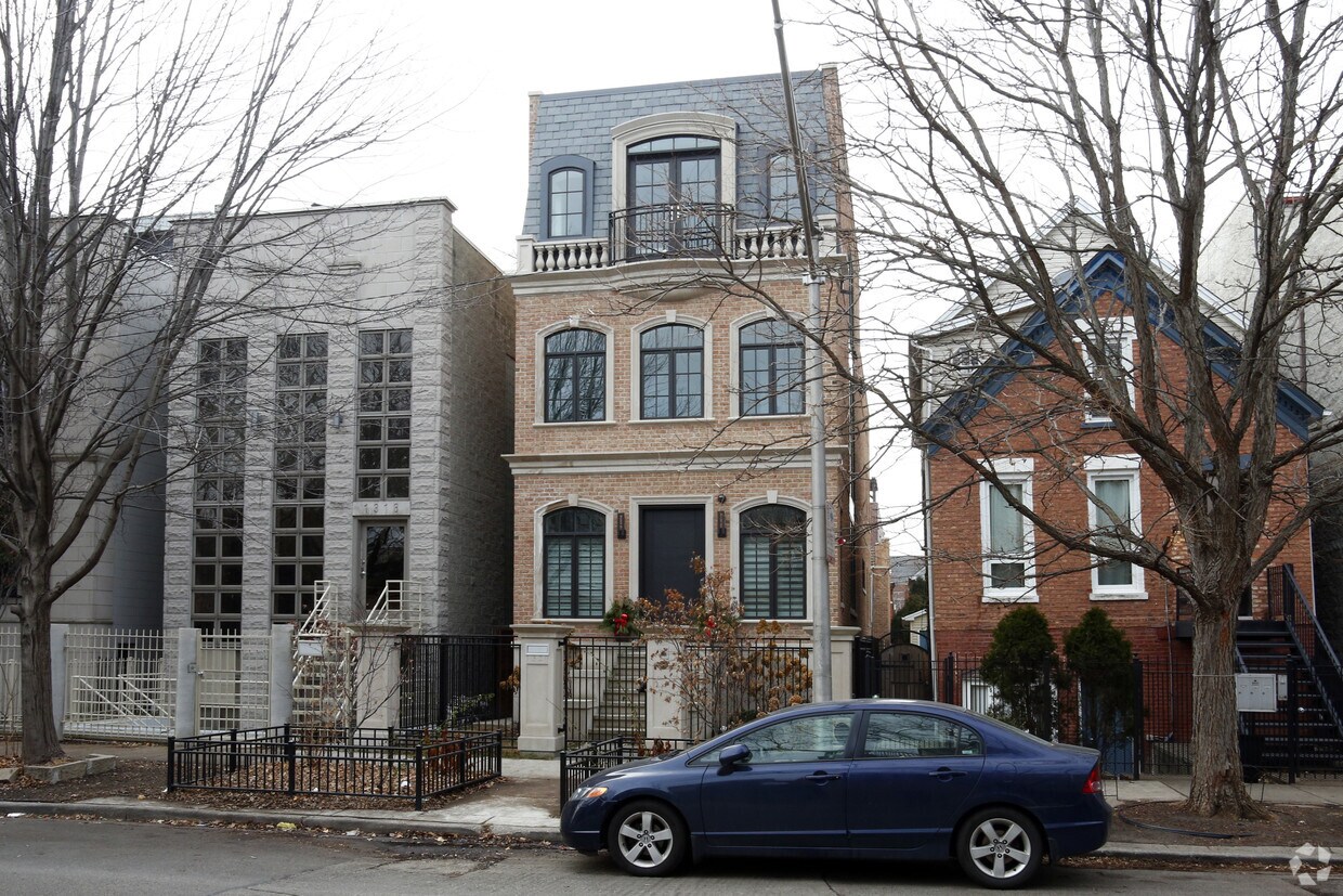 Building Photo - 1320 N Leavitt St