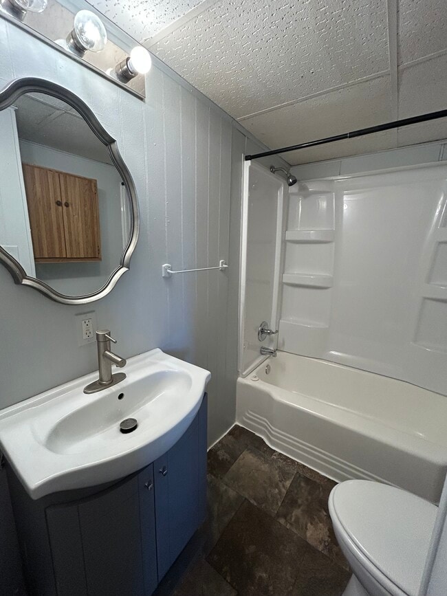 downstairs bath - 500 W Walnut St