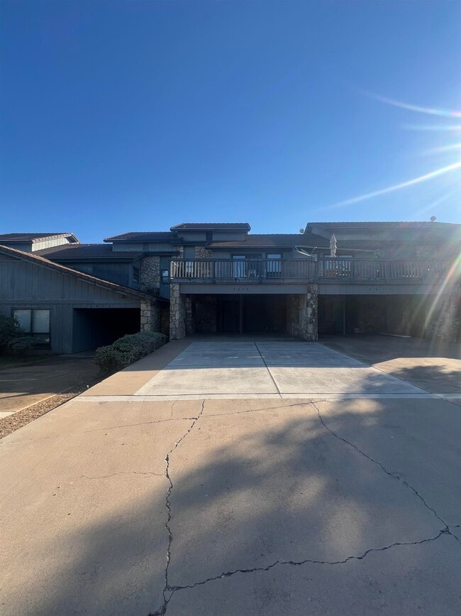 Building Photo - 307 Crestview