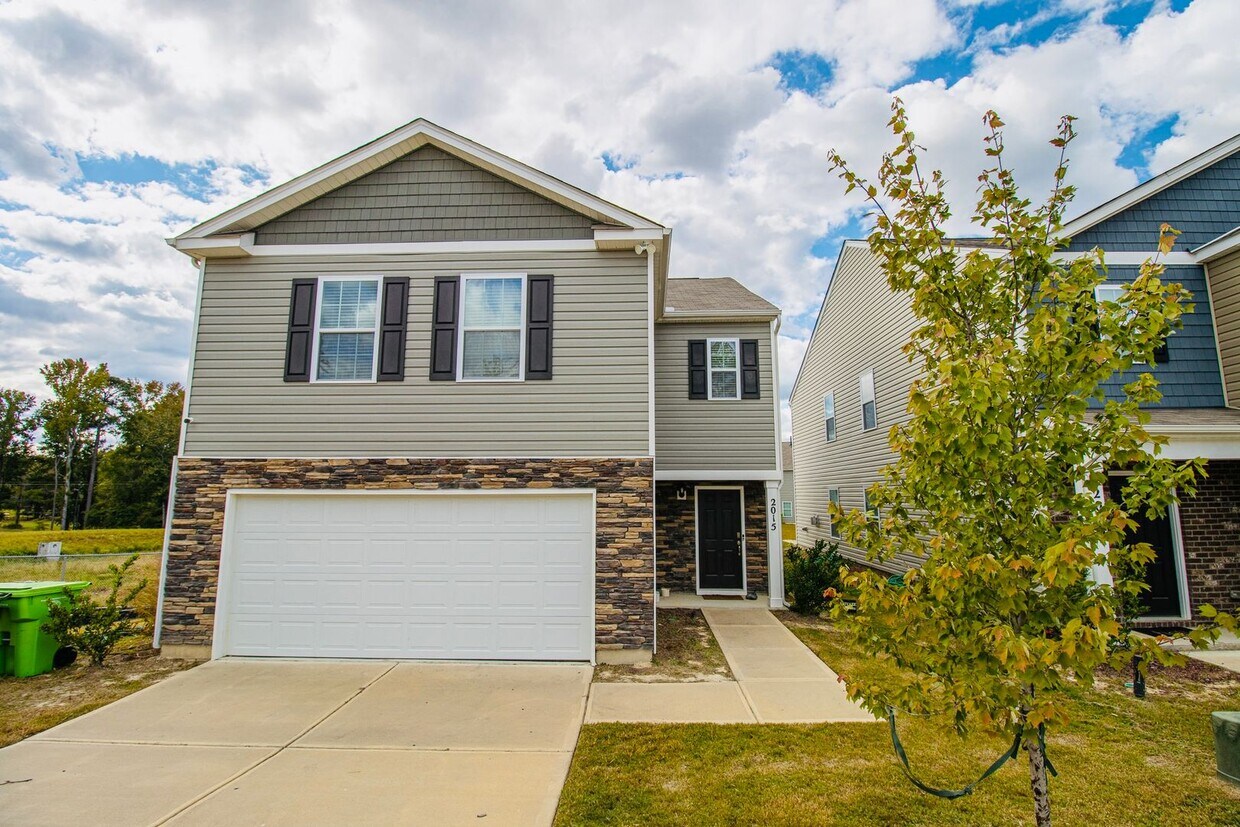 Foto principal - Gorgeous 4 Bedroom, 2 Bath Home in Bowden ...