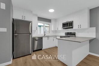 Building Photo - 9350-9154 154 St