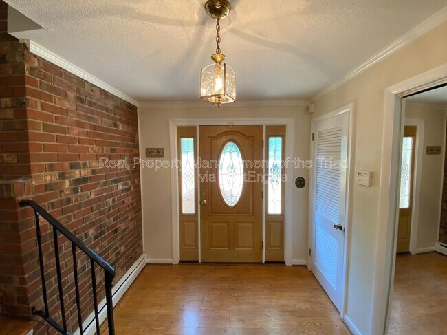 Foto del edificio - 926 Hilltop Blvd