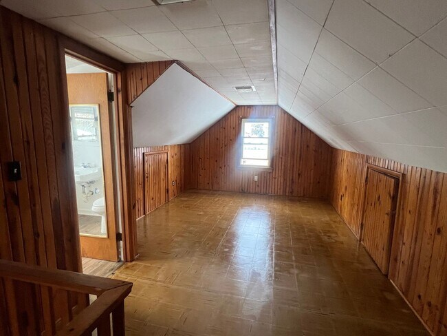 Foto del edificio - **COMING SOON** 3 bedrooms 1.5 bathrooms