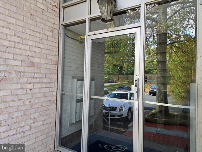Foto del edificio - 5610 Bloomfield Dr