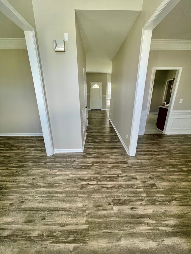 Building Photo - Gorgeous 5 Beds 3 Bath home | Located in the Mallard Creek- Withrow Downs Community