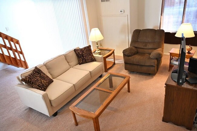 Foto del edificio - 802 Stratford Dr